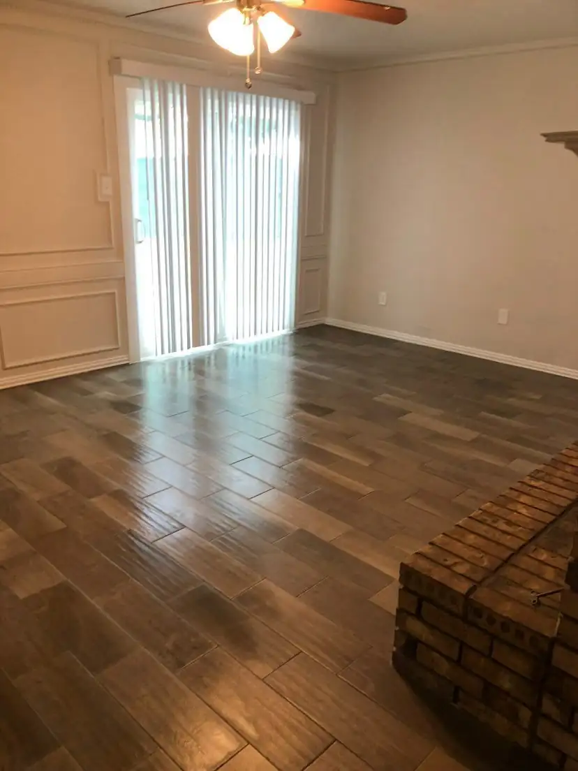 Make-ready turnover living room — Atlas Gate Home Services, DFW